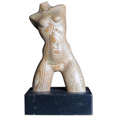Figure féminine sculptée en chêne cérusé de Yasha Heifetz