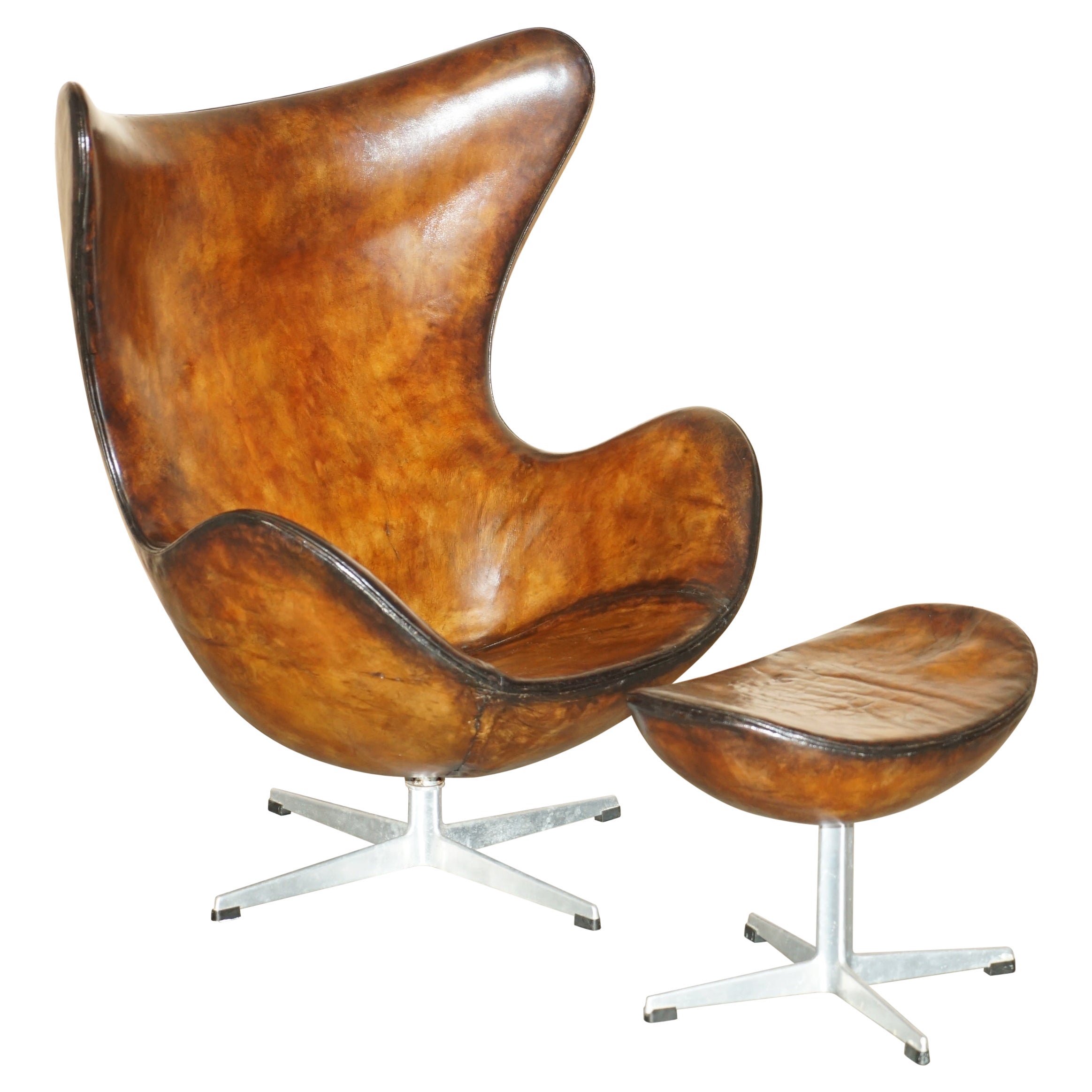 ORIGINAL FULLY RESTORED 1965 FRITZ HANSEN EGG CHAiR & FOOTSTOOL IN BROWN LEATHER For Sale