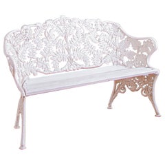 Banc de jardin antique en fonte avec motif de feuilles de Fern en blanc