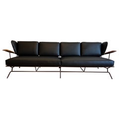 Max Stout Schwarzes Sofa aus Metall und Leder mit Lederbesatz