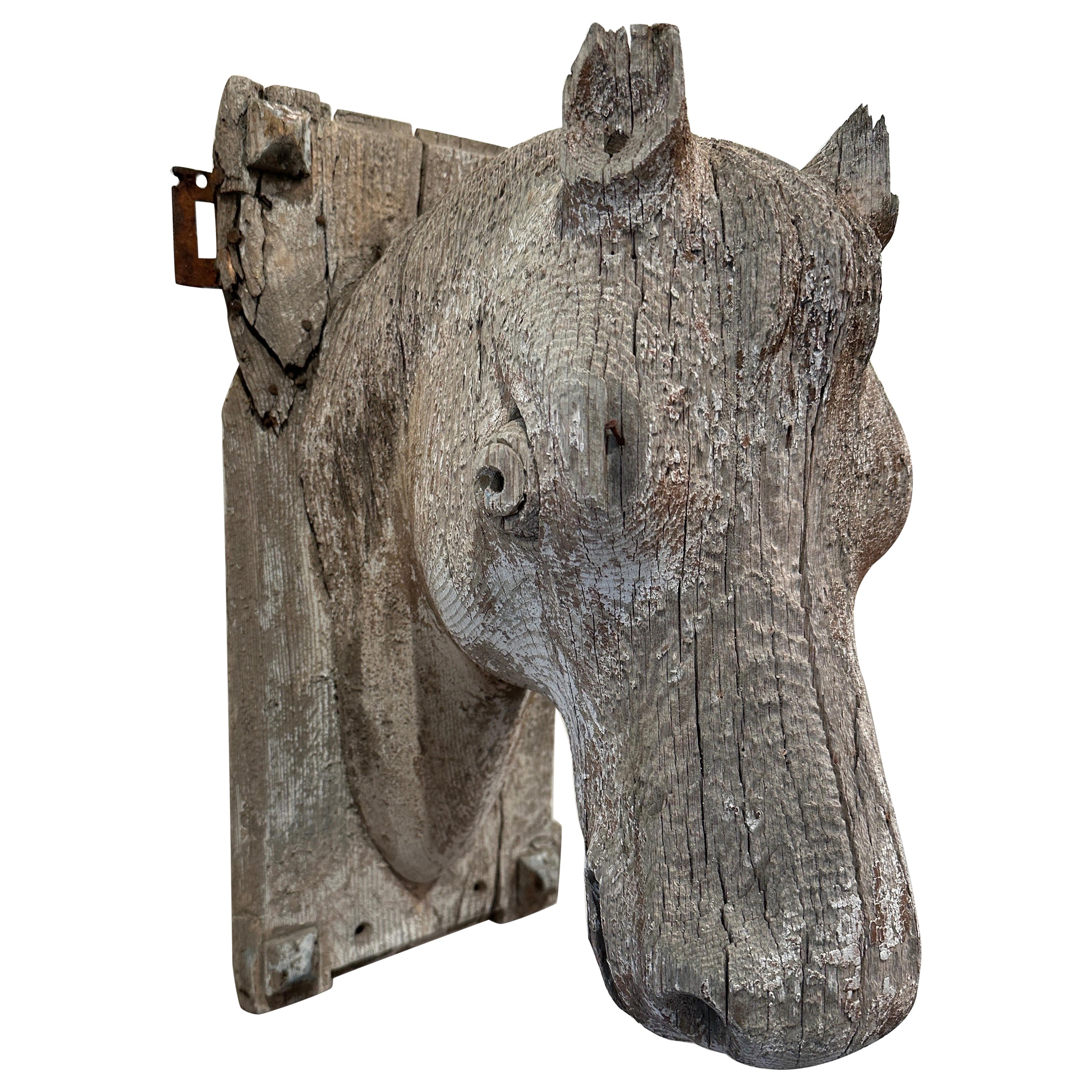 A.I.C. Sculpture à tête de poney en bois sculpté, grandeur nature.