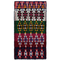 Tapis boucherouite marocain Azilal des années 1950 à motifs polychromes par Rug & Kilim