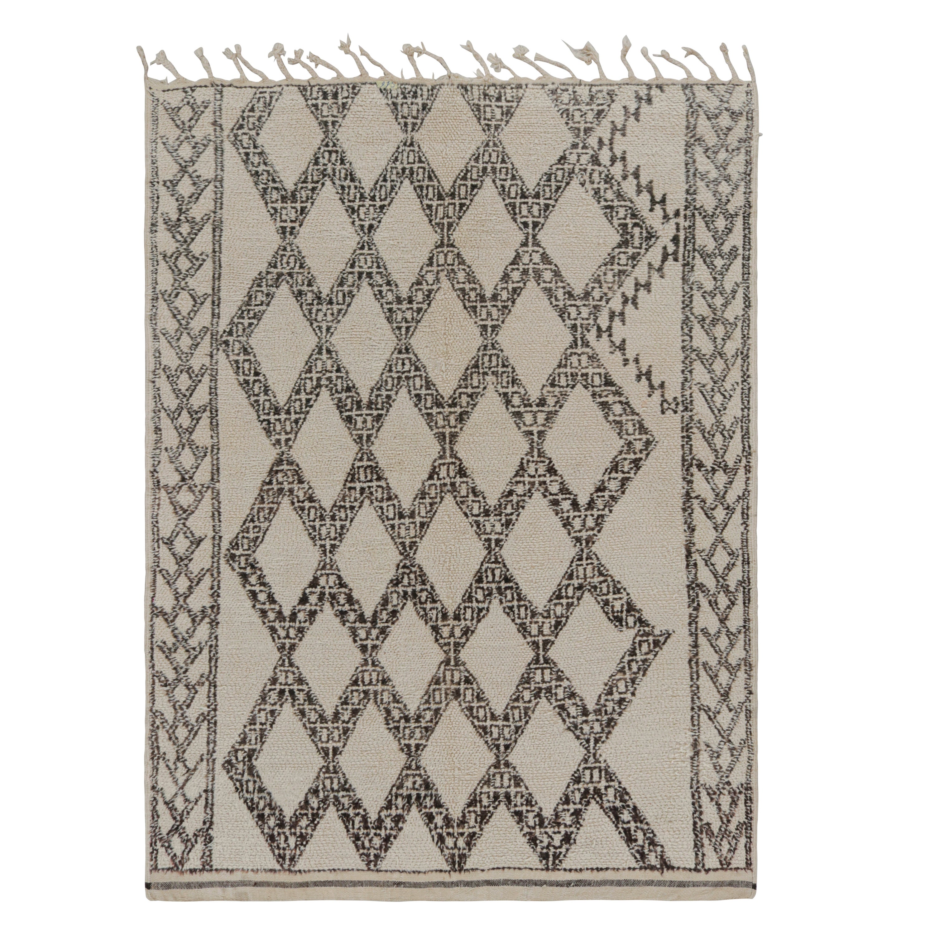 Vintage Azilal Moroccan rug with White and Beige-Brown Patterns by Rug & Kilim For Sale