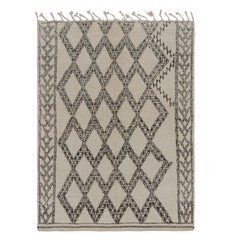 Marokkanischer Azilal-Teppich mit weißen und beige-braunen Mustern von Rug & Kilim