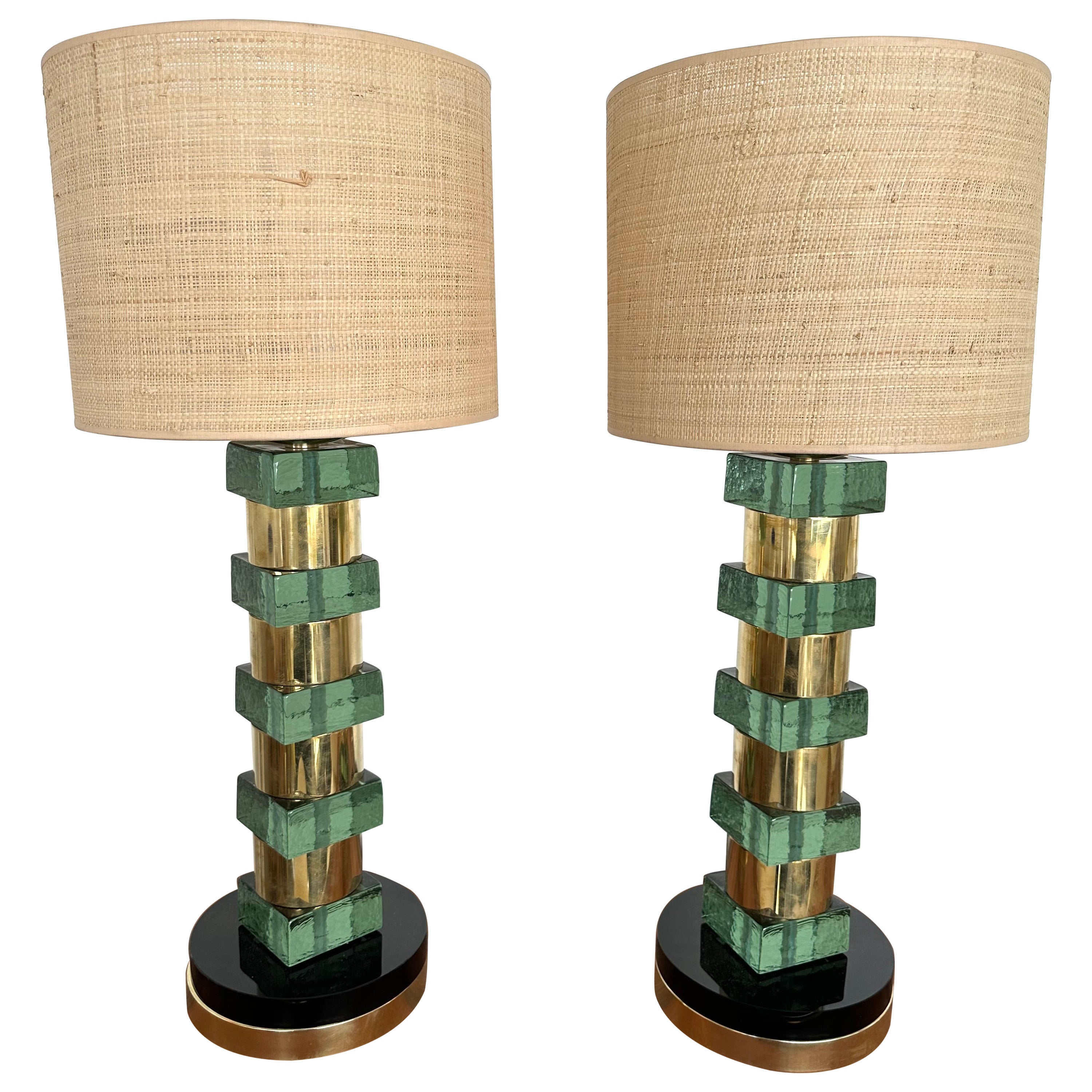 Contemporary Pair of Brass and Green Cube Murano Glass Lamps, Italy For Sale