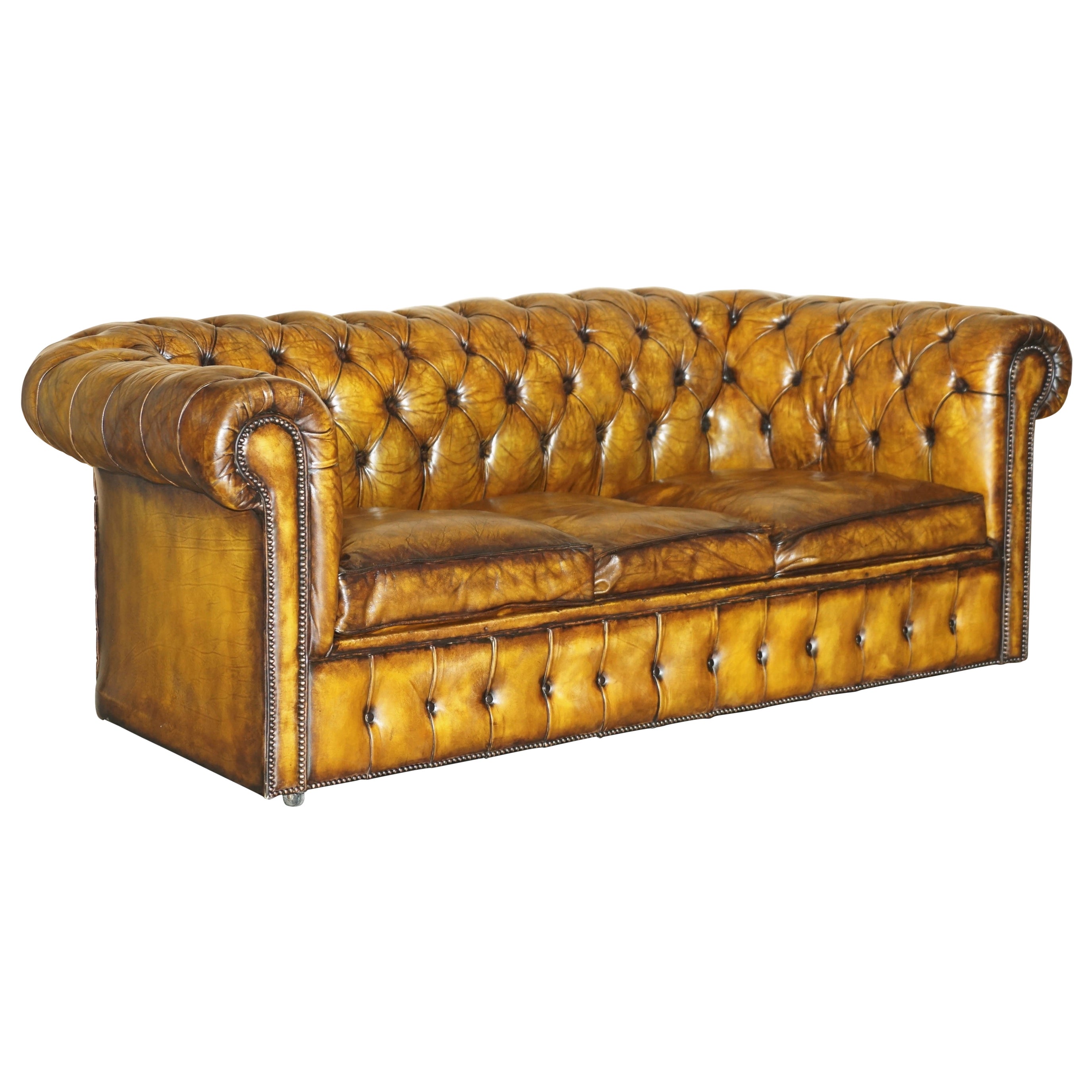 SUPER RARE FULLY RESTORED VINTAGE CIGAR BROWN LEATHER CHESTERFiELD SOFA BED For Sale