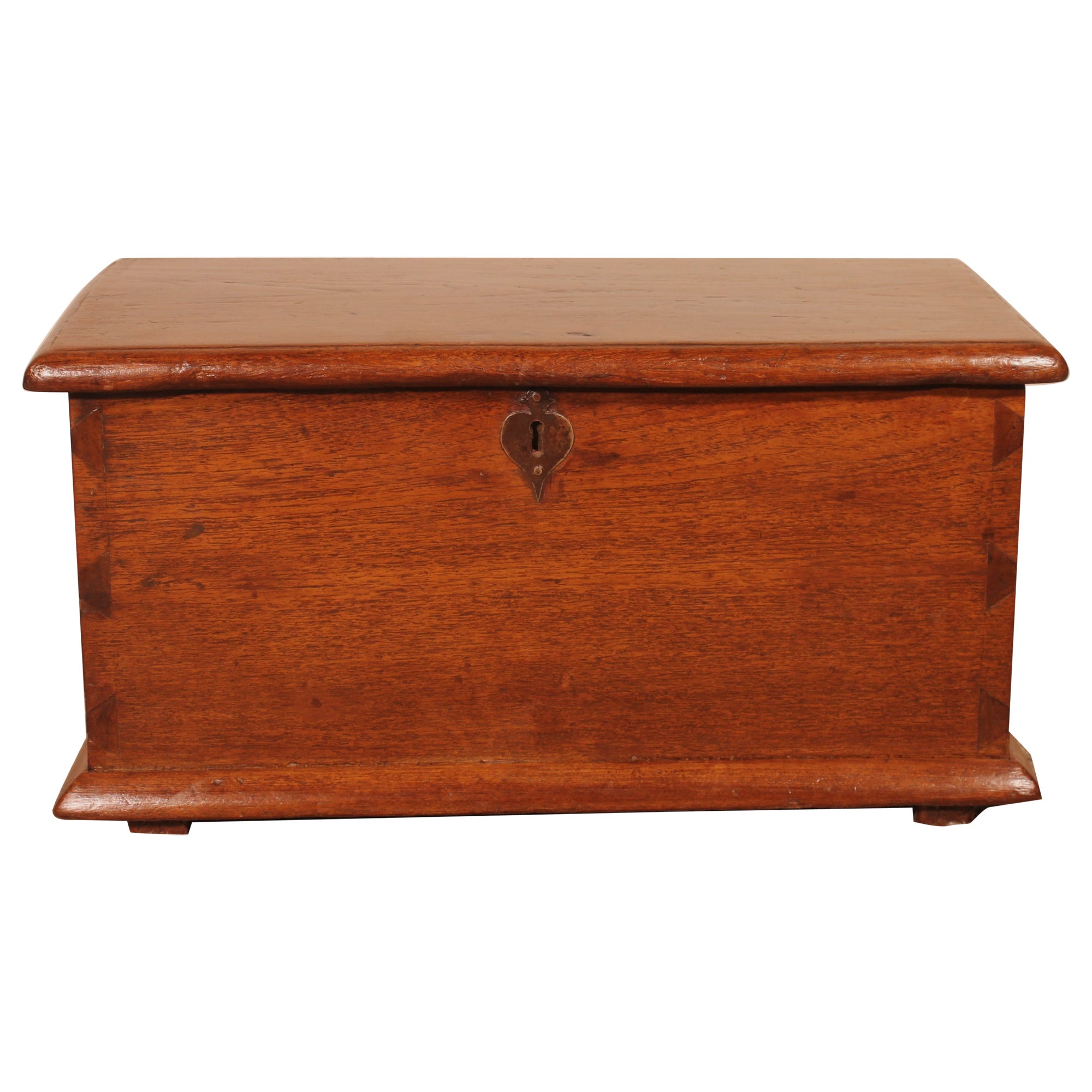 Small Colonial Chest - 18th Century For Sale
