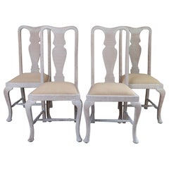  Ensemble de 4 chaises de salle à manger antiques à dossier en forme d'urne de style Gustavien. C.1920