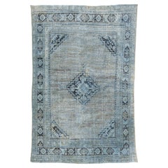 Tapis Mahal ancien en laine vieillie avec motif de médaillon en bleu