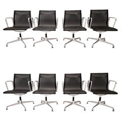 Ensemble de huit chaises de bureau pivotantes en nylon noir par Eames pour Herman Miller