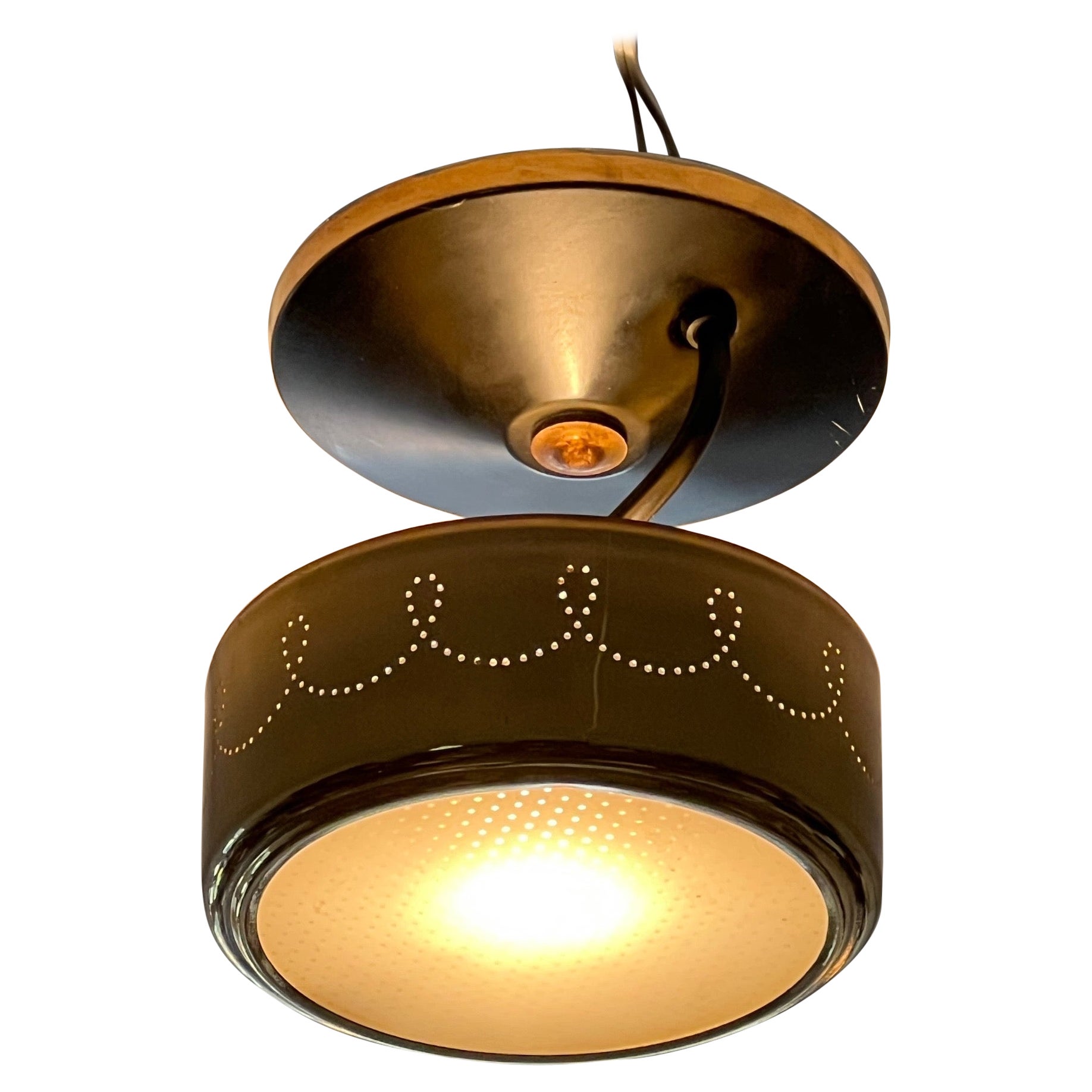 Pendentif en laiton inhabituel de Globe Lighting, vers les années 1950 en vente