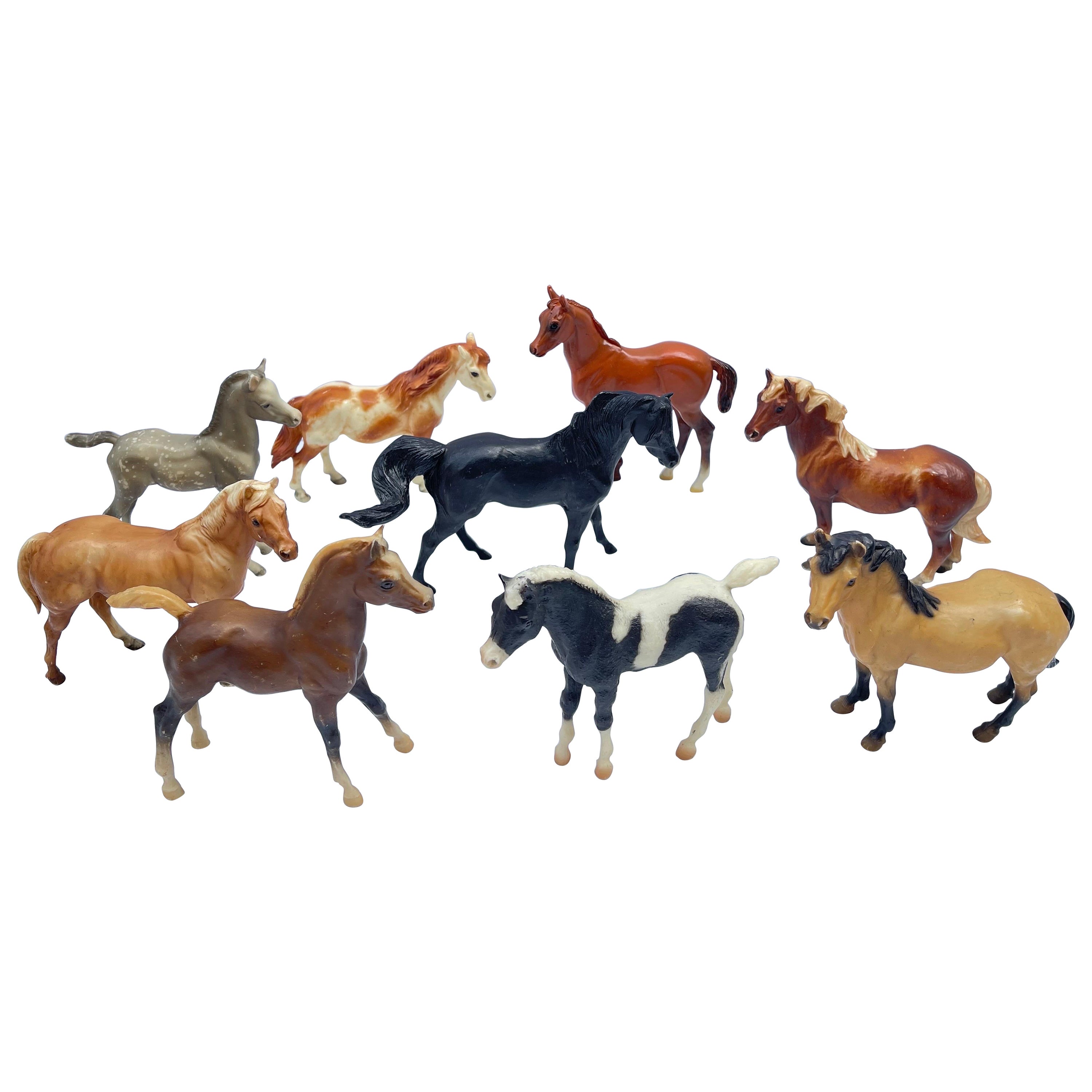 Set von neun kleinen Pferden im Breyer-Stil (Kasten 6)