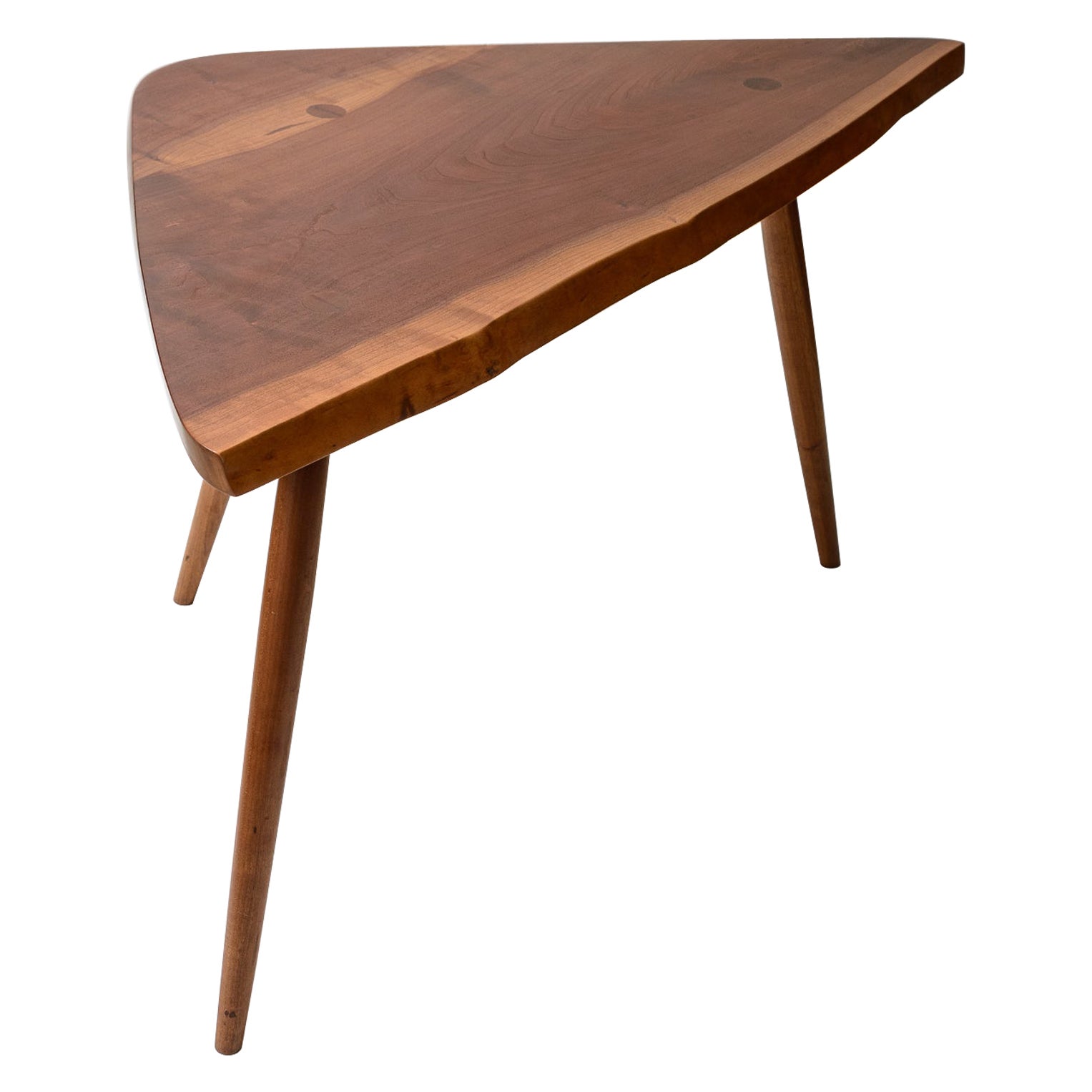 Dreieckiger Kirschbaumholztisch von George Nakashima