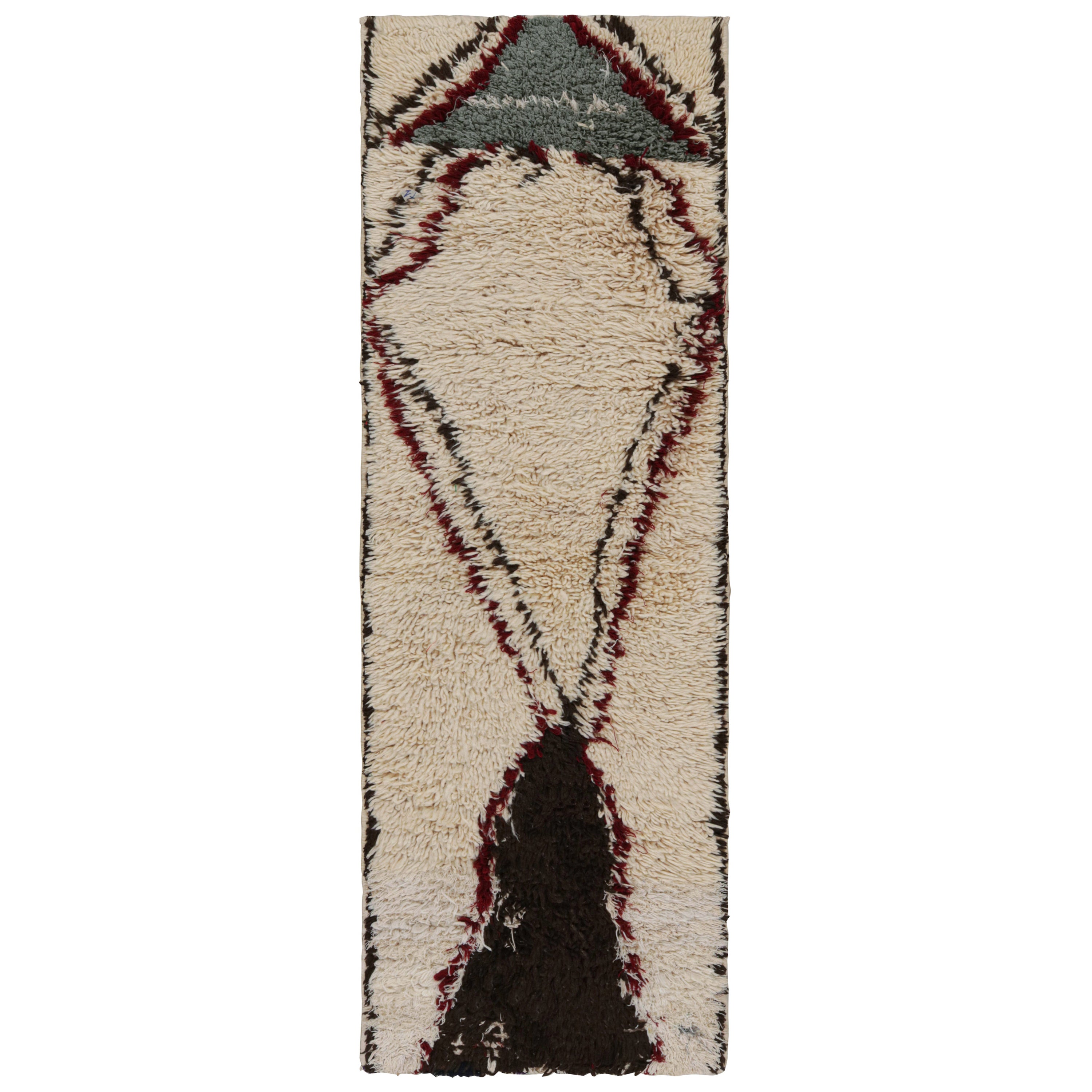 Marokkanischer Teppich Azilal aus den 1950er Jahren in Beige mit graubraunen Mustern von Rug & Kilim