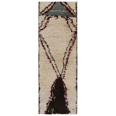 Tapis marocain Azilal des années 1950 en beige avec motifs gris-brun par Rug & Kilim