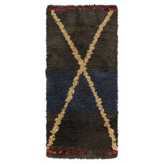 Vintage Azilal Teppich im marokkanischen Stil, mit geometrischen Streifen, von Rug & Kilim