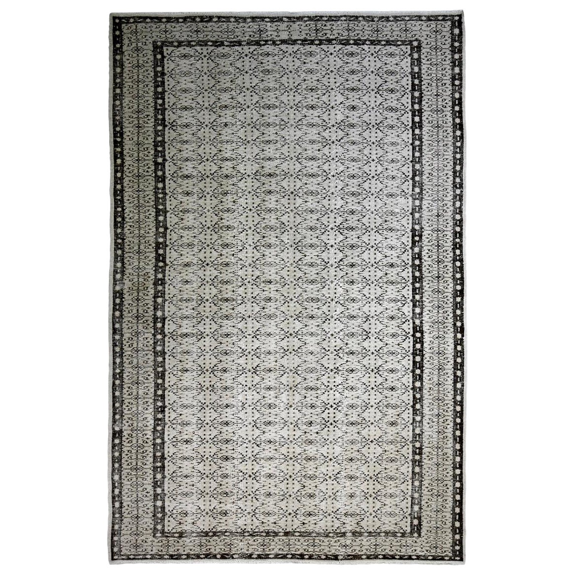 Traditional Charcoal Rug 9’6″ x 5′ 8″ For Sale
