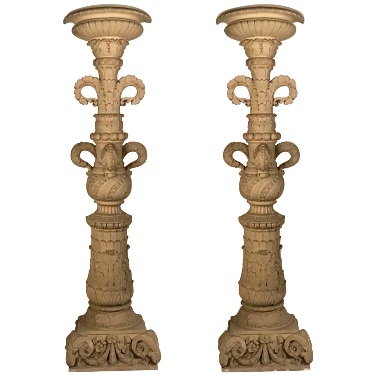 A  Paar theatralische geschnitzte Pilaster  Fantasievoll geformt und handgefertigt im Angebot