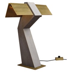 DCW Editions Lampe de table Tau en béton doré et acier par Clément Cauvet