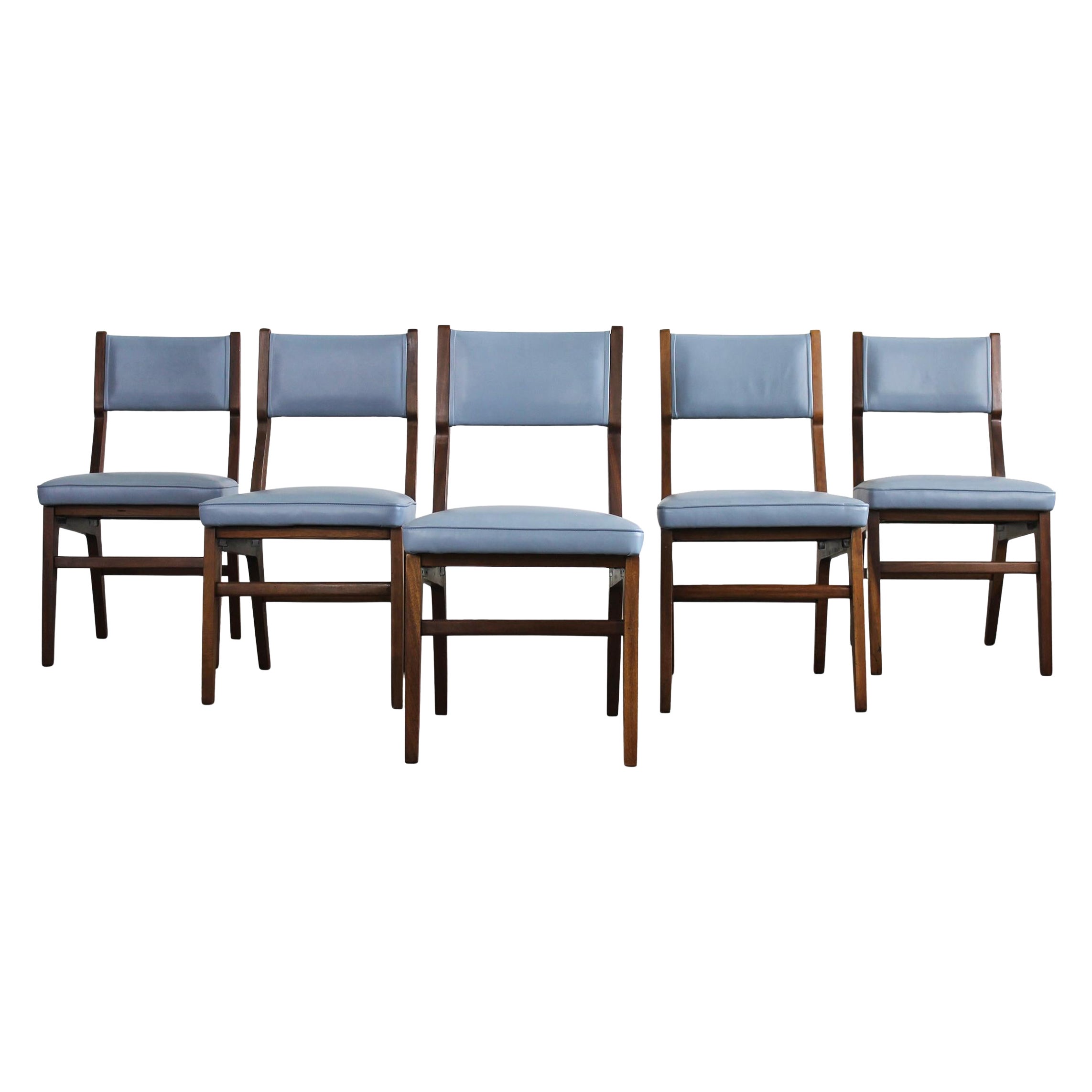 Gio Ponti ( Attribué à) Ensemble de cinq chaises en bois et en cuir par ISA Bergamo en vente