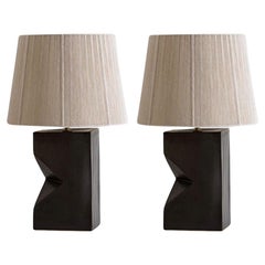 Dumais Made, Lampada da tavolo contemporanea in ceramica, smalto marrone scuro, 2021