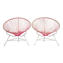 Ein Paar Acapulco-Stühle von Innit Designs