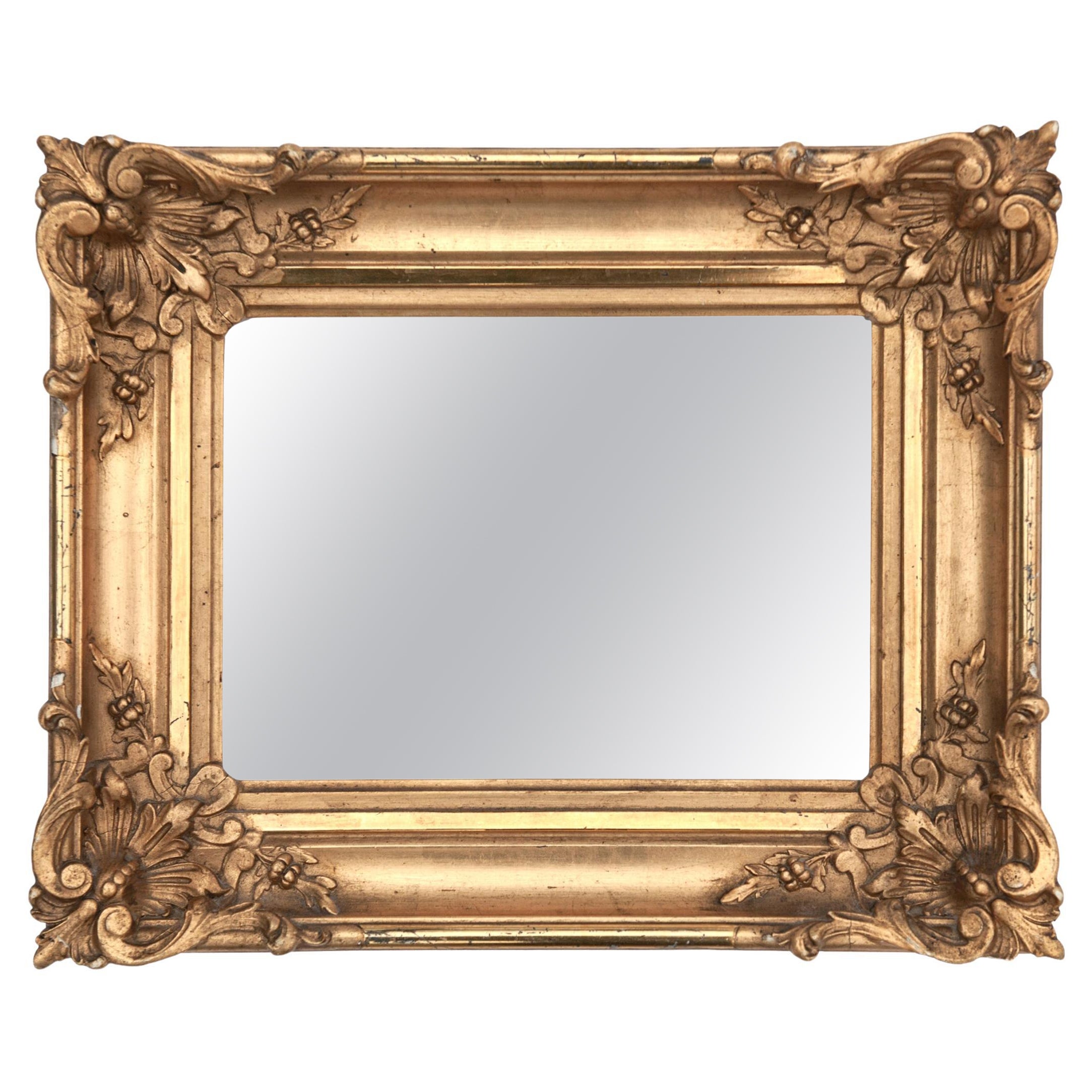 Miroir biseauté en bois doré de style baroque suisse du 19e siècle
