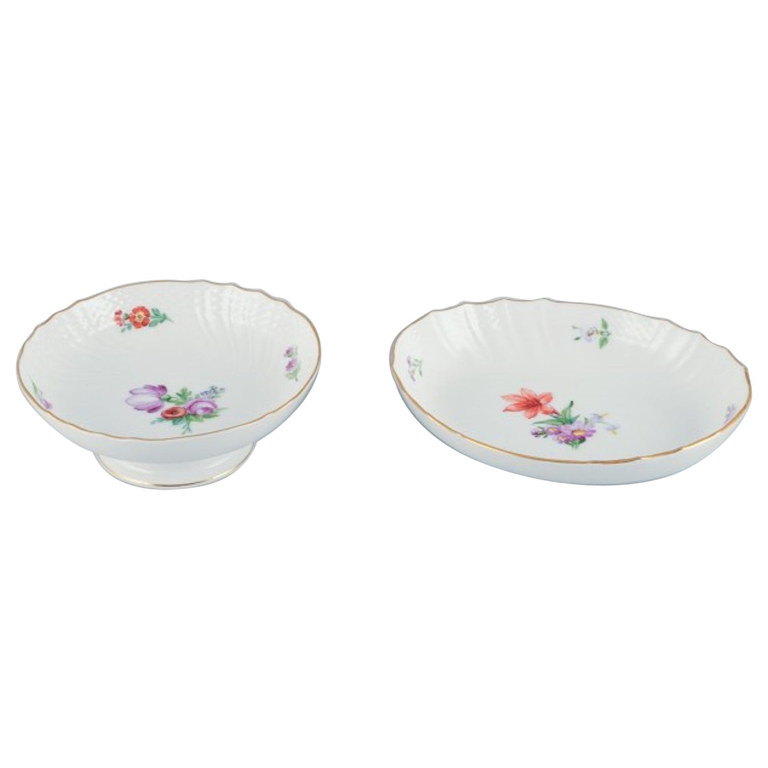 Royal Copenhagen, Saxon Flower, centerpiece and oval bowl in porcelain For Sale