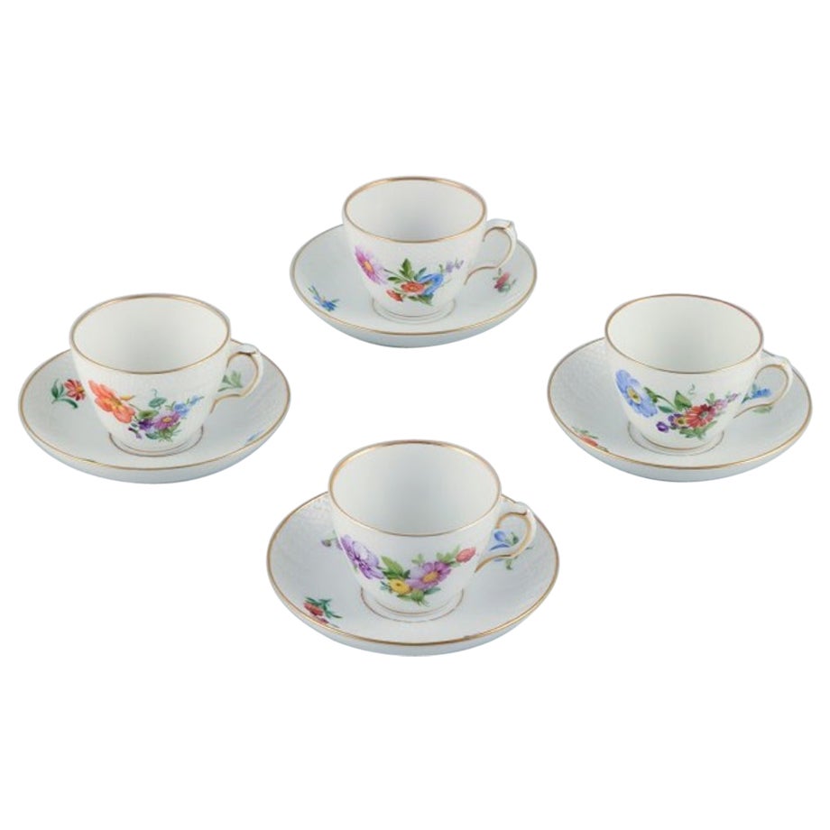 Royal Copenhagen, Saxon Flower, Satz von vier Kaffeebechern mit Untertassen im Angebot