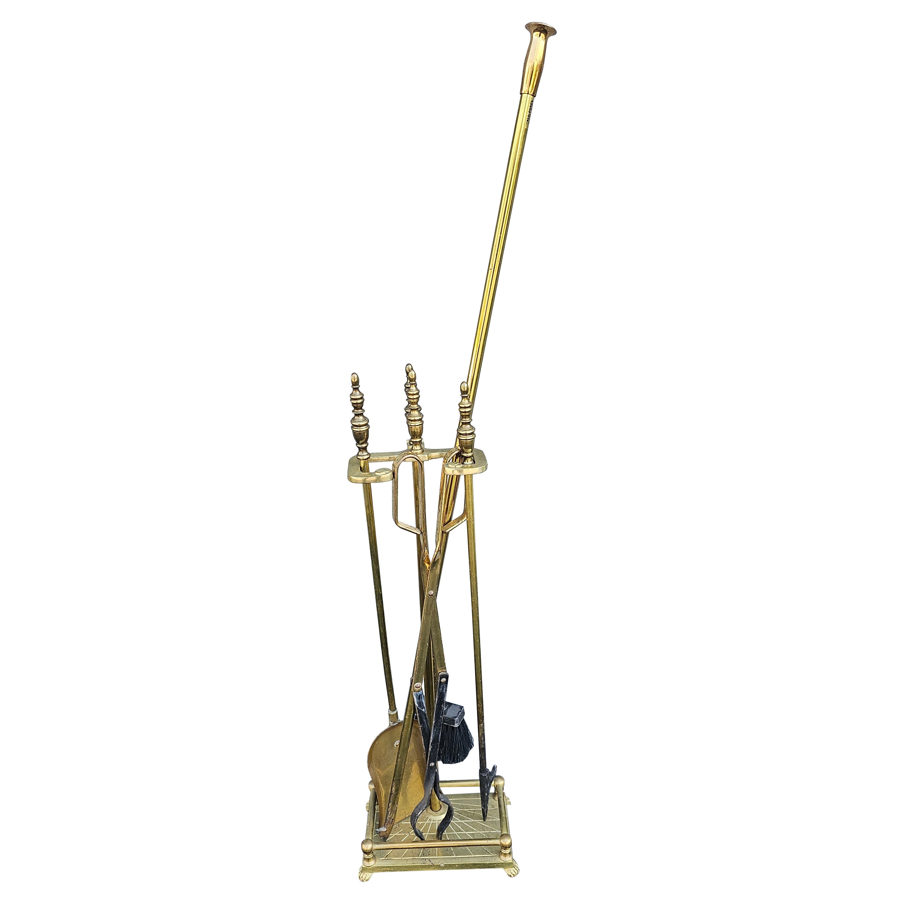 Juego de 6 utensilios de latón para chimenea de estilo federal americano de mediados de siglo