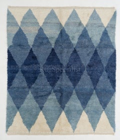 8x9 ft New Contemporary Handmade Rug with Interlocking Blue Diamonds, 100% Wool