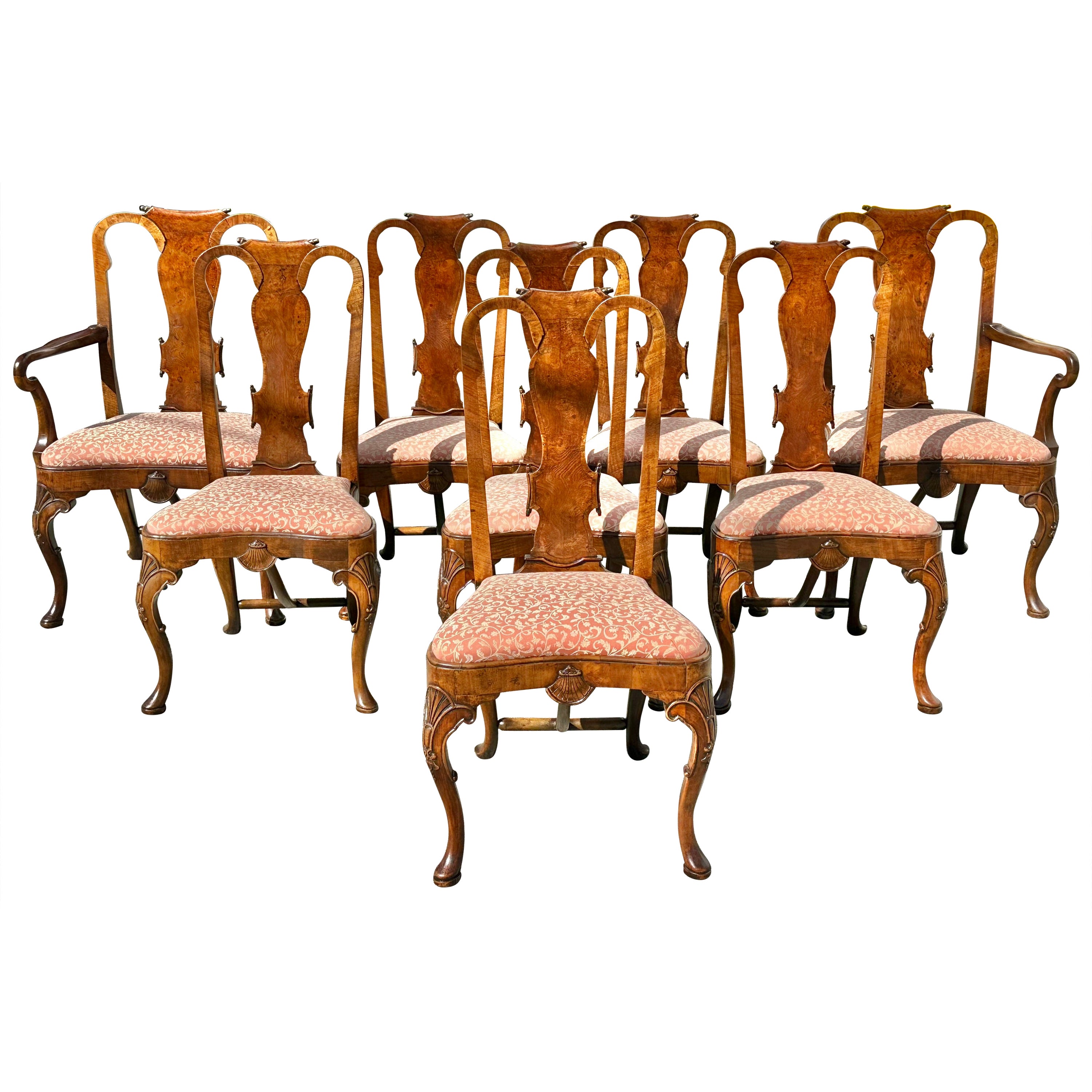 Conjunto de ocho sillas de comedor inglesas de nogal Jorge I o Reina Ana en venta