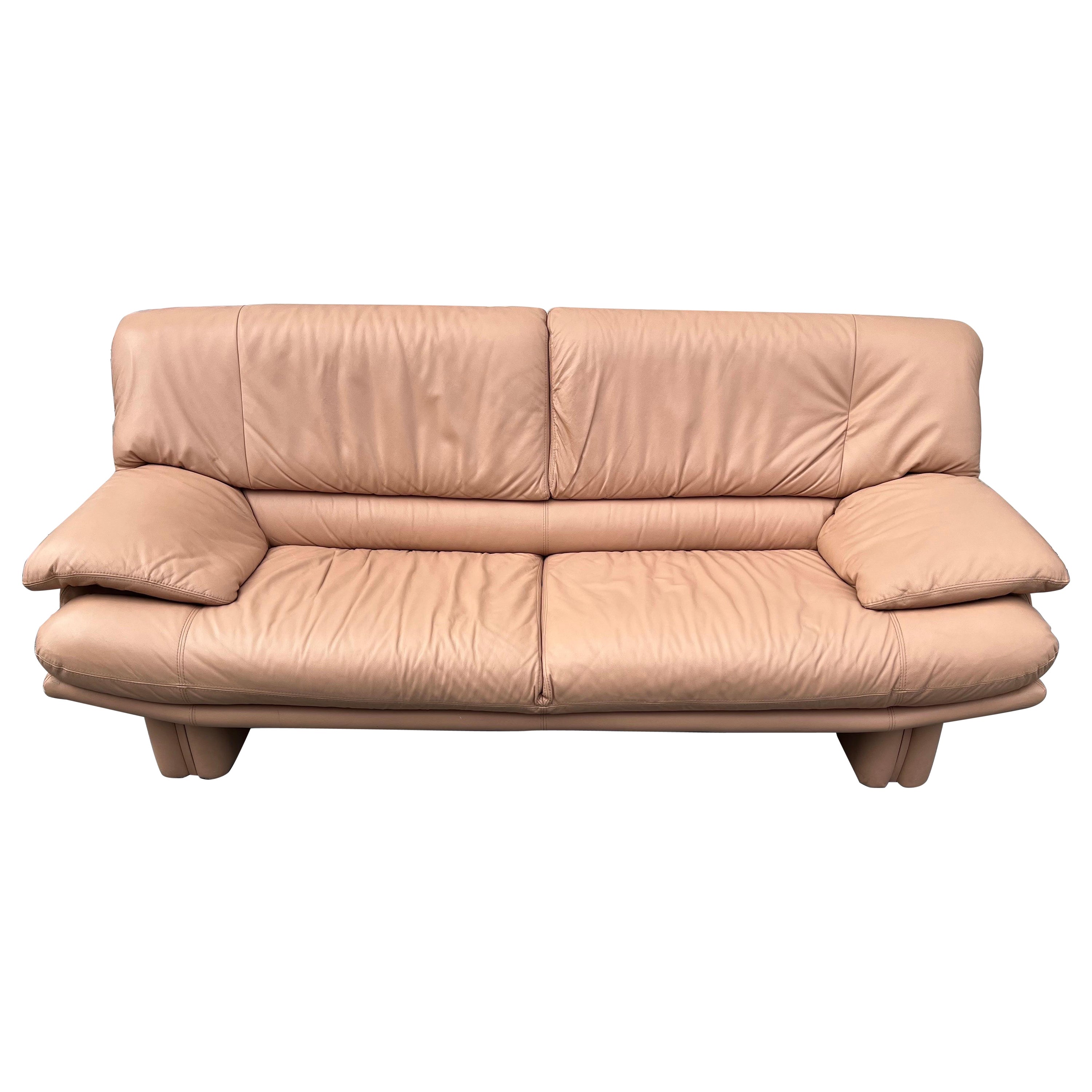 Canapé Postmoderne 1980 Peach Neutral Leather Sofa en vente