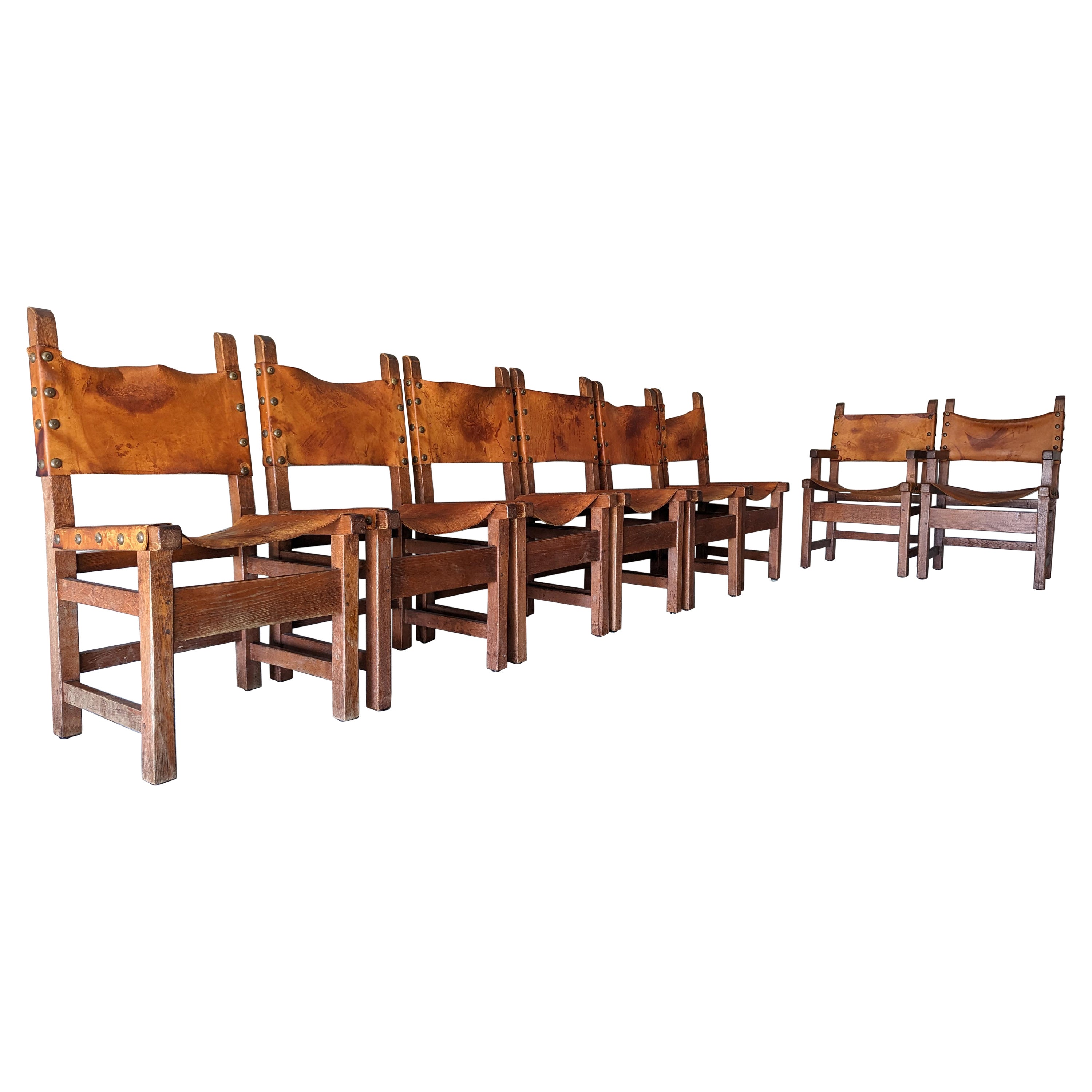 Ensemble de 8 chaises de salle à manger espagnoles fabriquées à la main en chêne et cuir clouté cognac