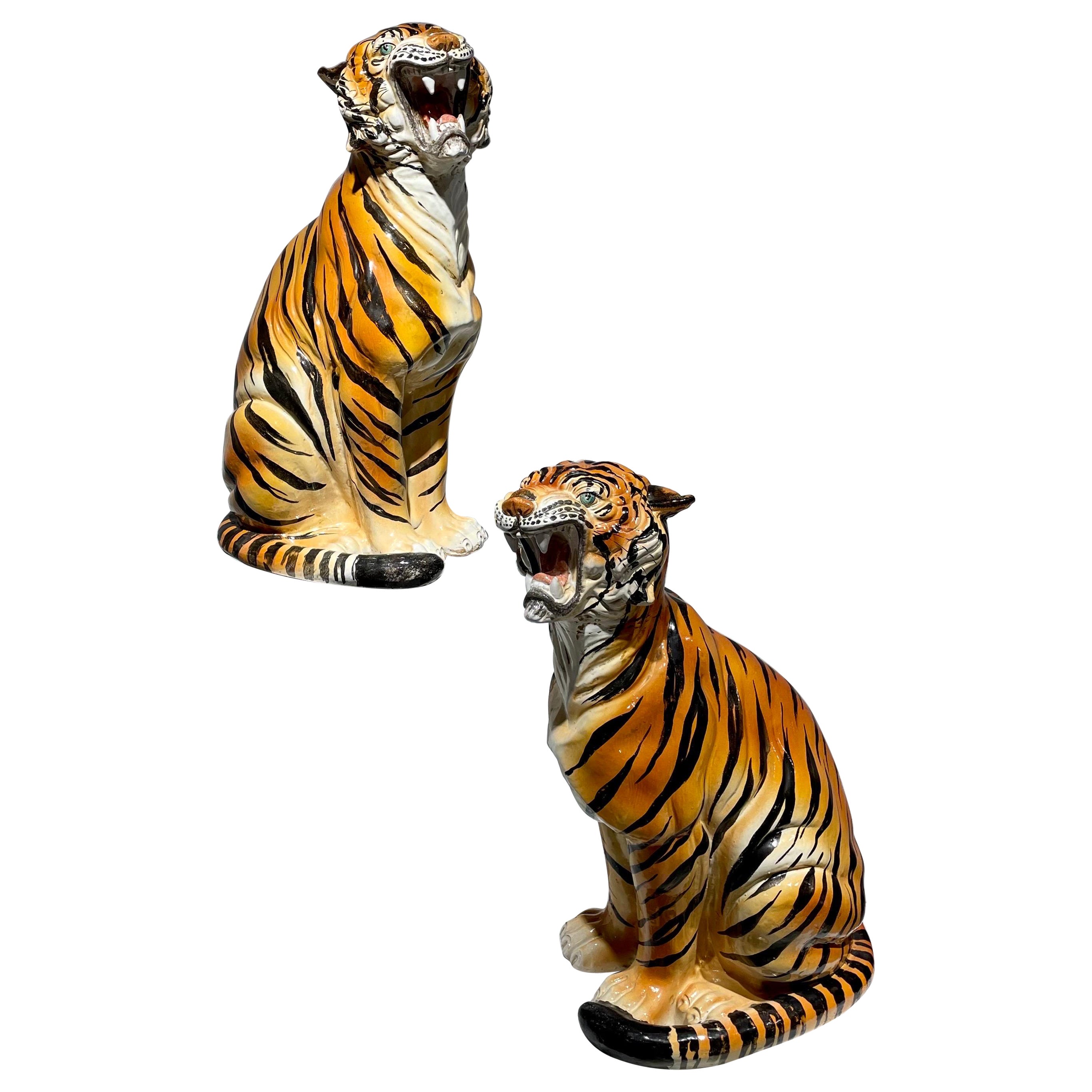 Pareja de tigres años 70 en cerámica esmaltada y pintada a mano  en vente