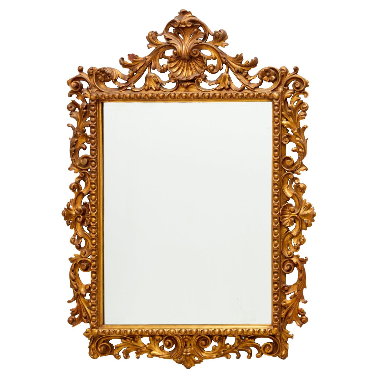 A.I.C., début du 20e siècle. Grand miroir en bois doré de style George III avec crête en coquillage 
