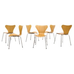 Arne Jacobsen "Serie 7" Sillas apilables de haya y cromo para Fritz Hansen
