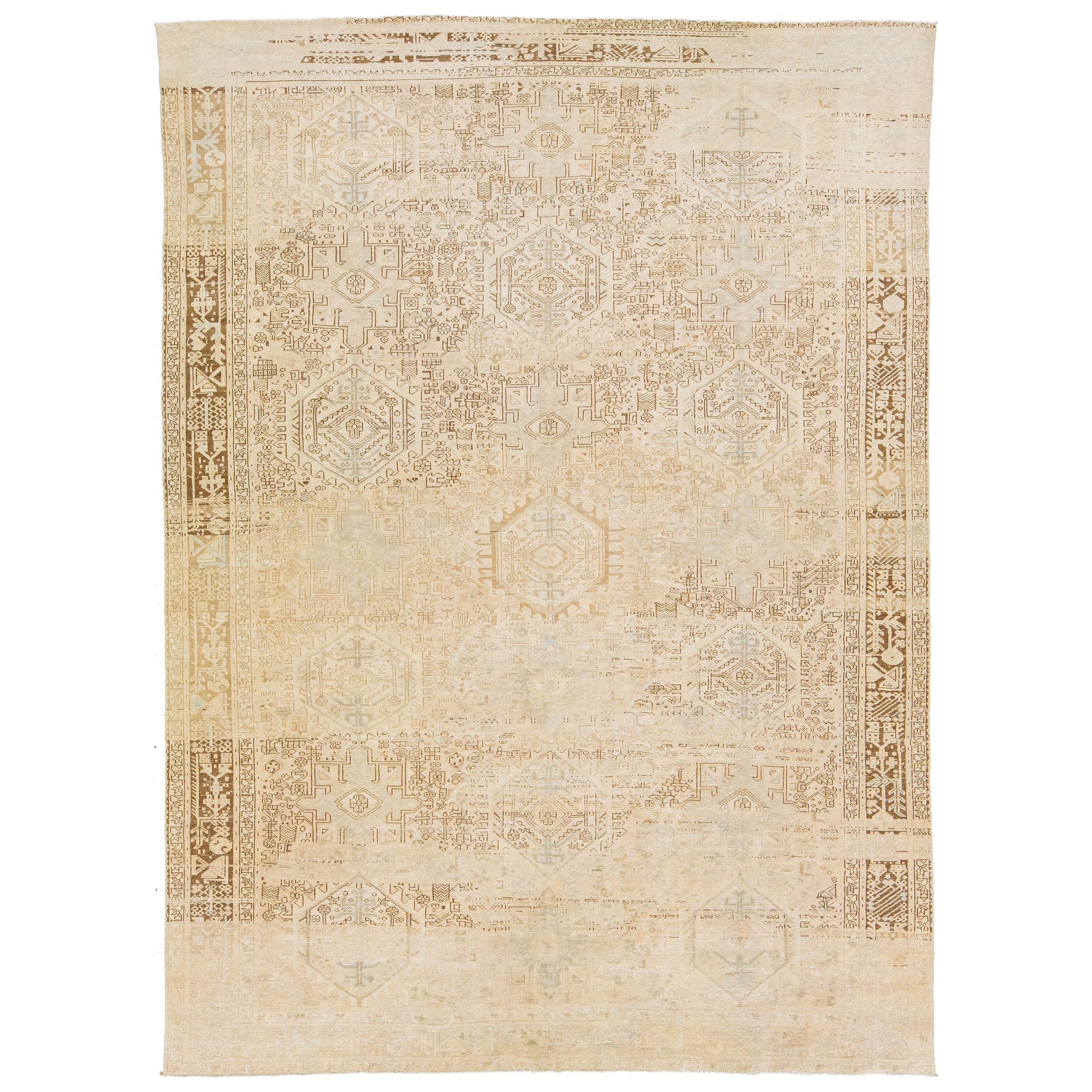 Antiker persischer Heriz-Wollteppich aus den 1920er Jahren mit einem Design in gedämpften Tönen