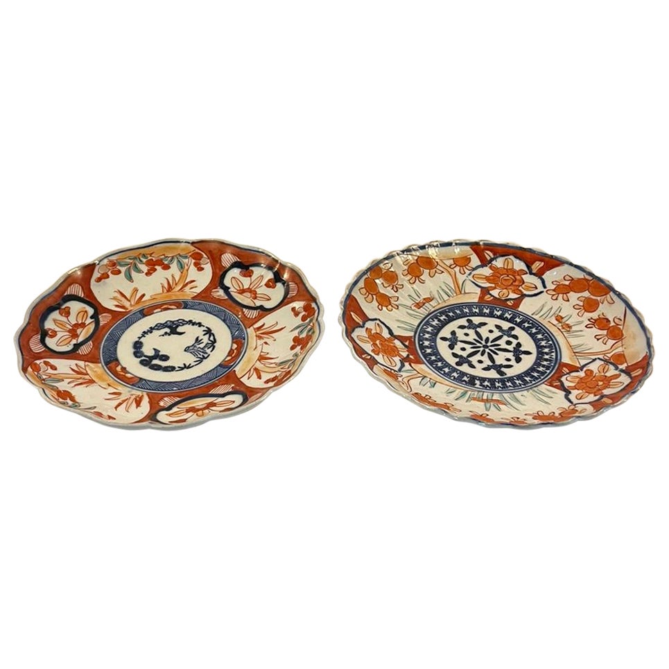 Dos Platos Imari Antiguos de Calidad Japonesa