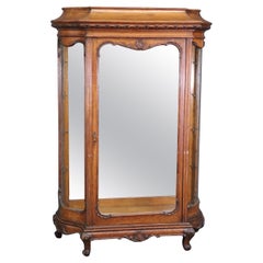 Superb Quality Quarter Sawn Oak Serpentine Glass American Victorian Vitrine 