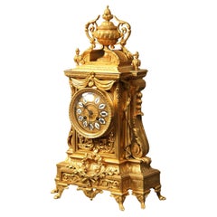 Belle horloge de manteau en bronze doré de la fin du XIXe siècle