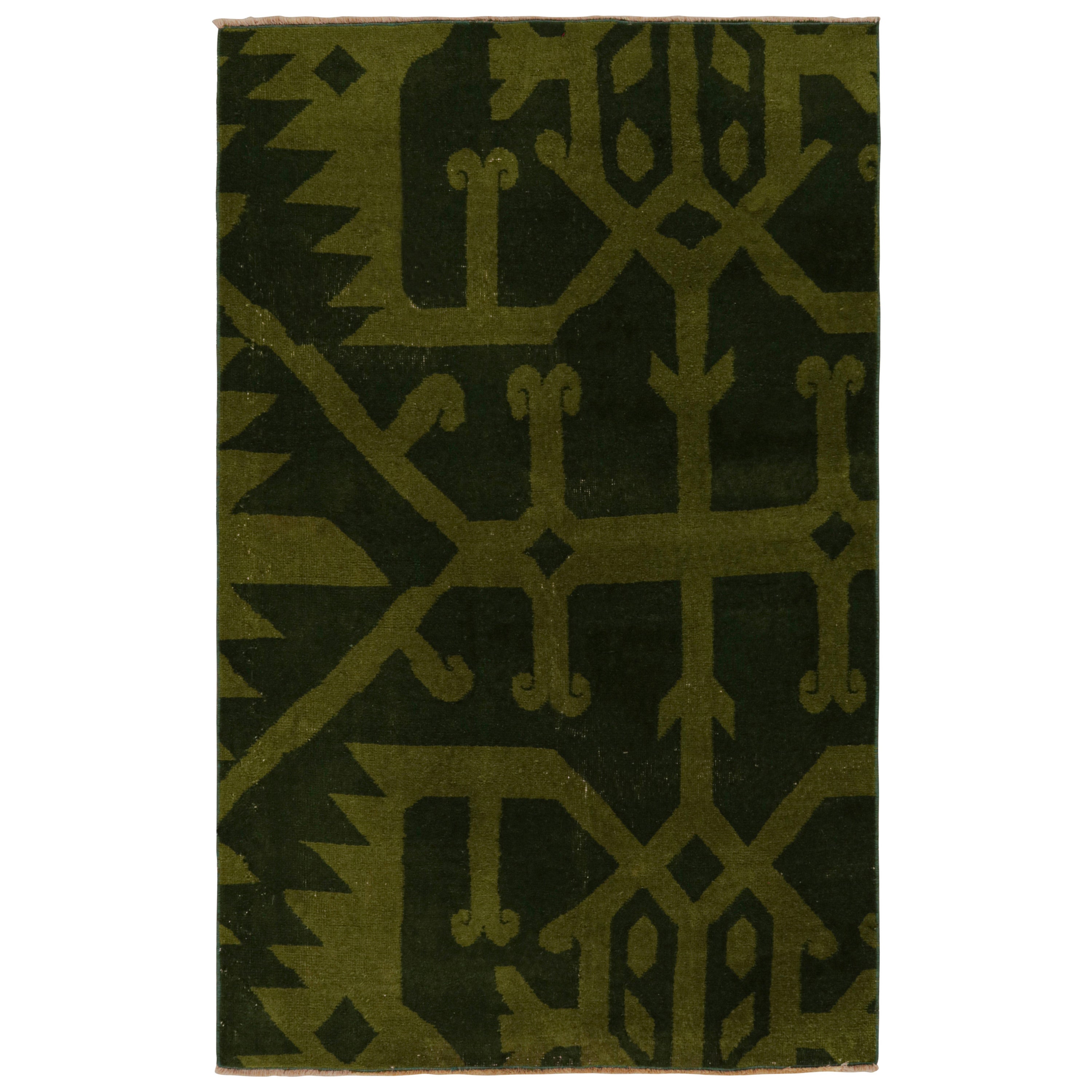 Vintage Zeki Muren Art Deco Teppich in Grün mit geometrischem Muster von Rug & Kilim im Angebot
