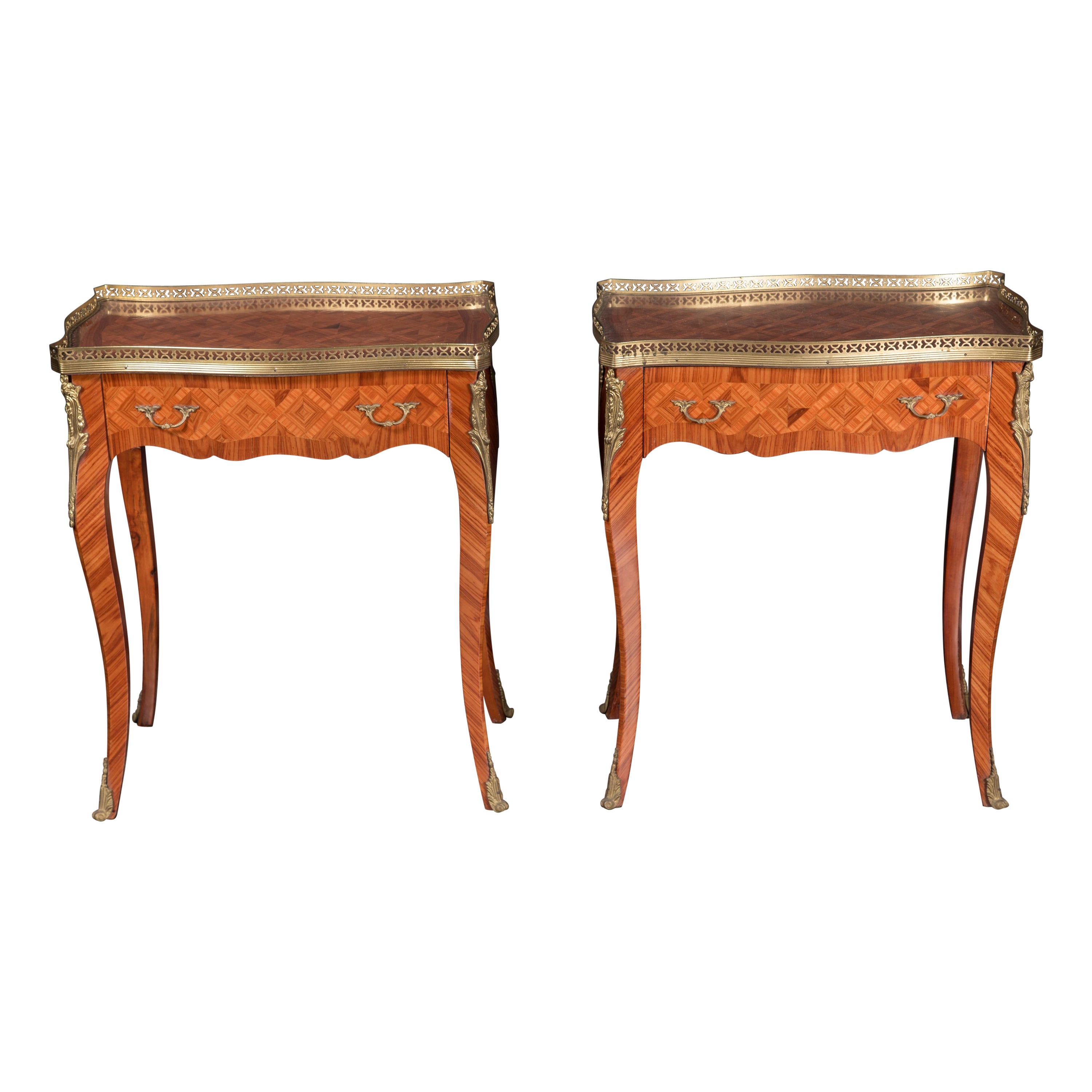 Paire de tables italiennes en parqueterie Louis XV du 20ème siècle en vente
