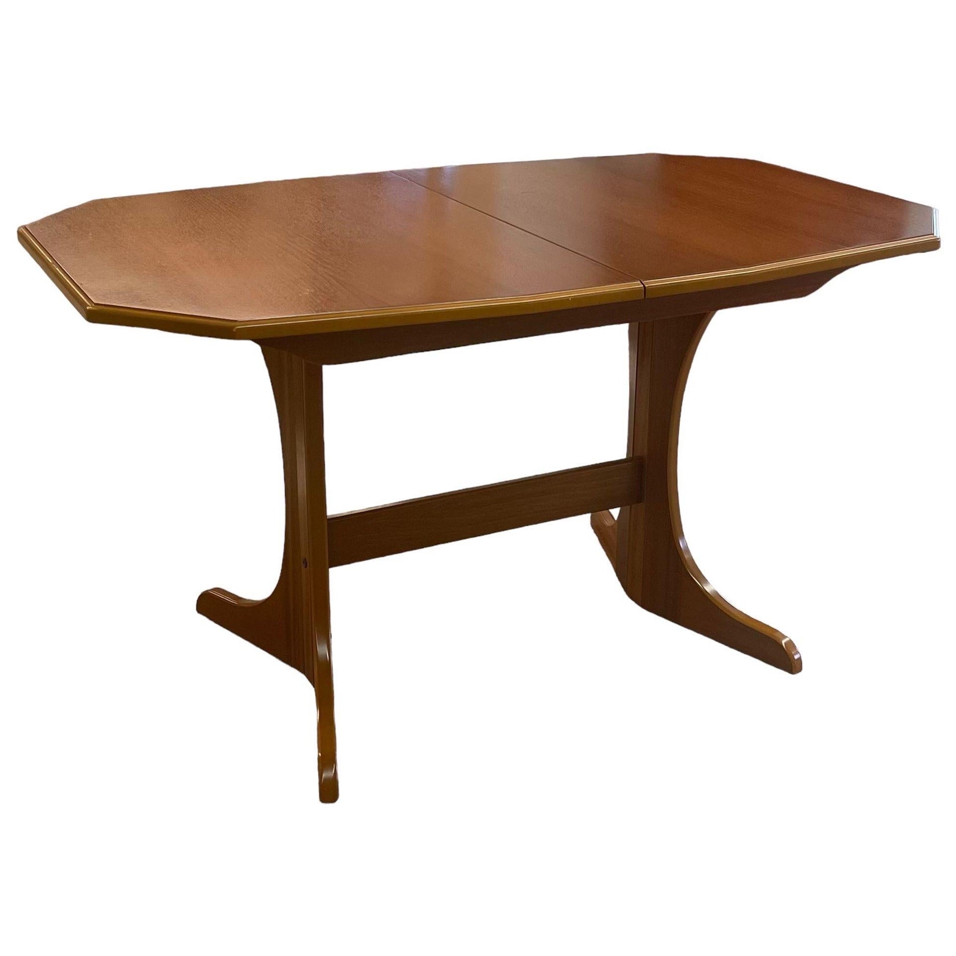 Vintage Mid Century Modern Dining Table With Butterfly Leaf Insert For Sale