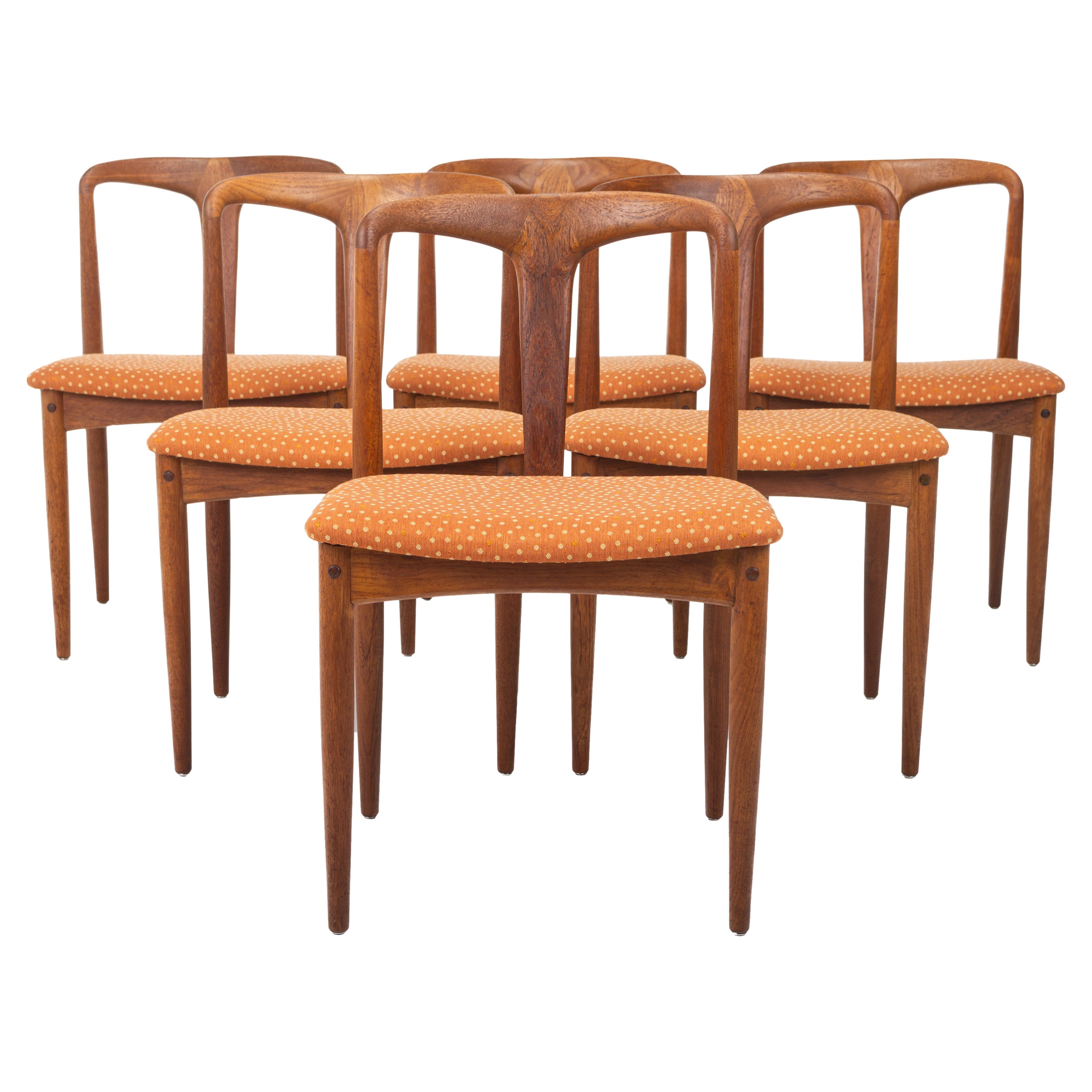 Set of 6 dining chairs by Johannes Andersen for Uldum Møbelfabrik in Denmark 196 For Sale