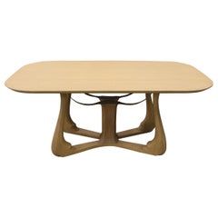 Mesa de Comedor Ovalada Arpa Beige de Madera Maciza de Roble con Base Tallada - Inserciones Metálicas