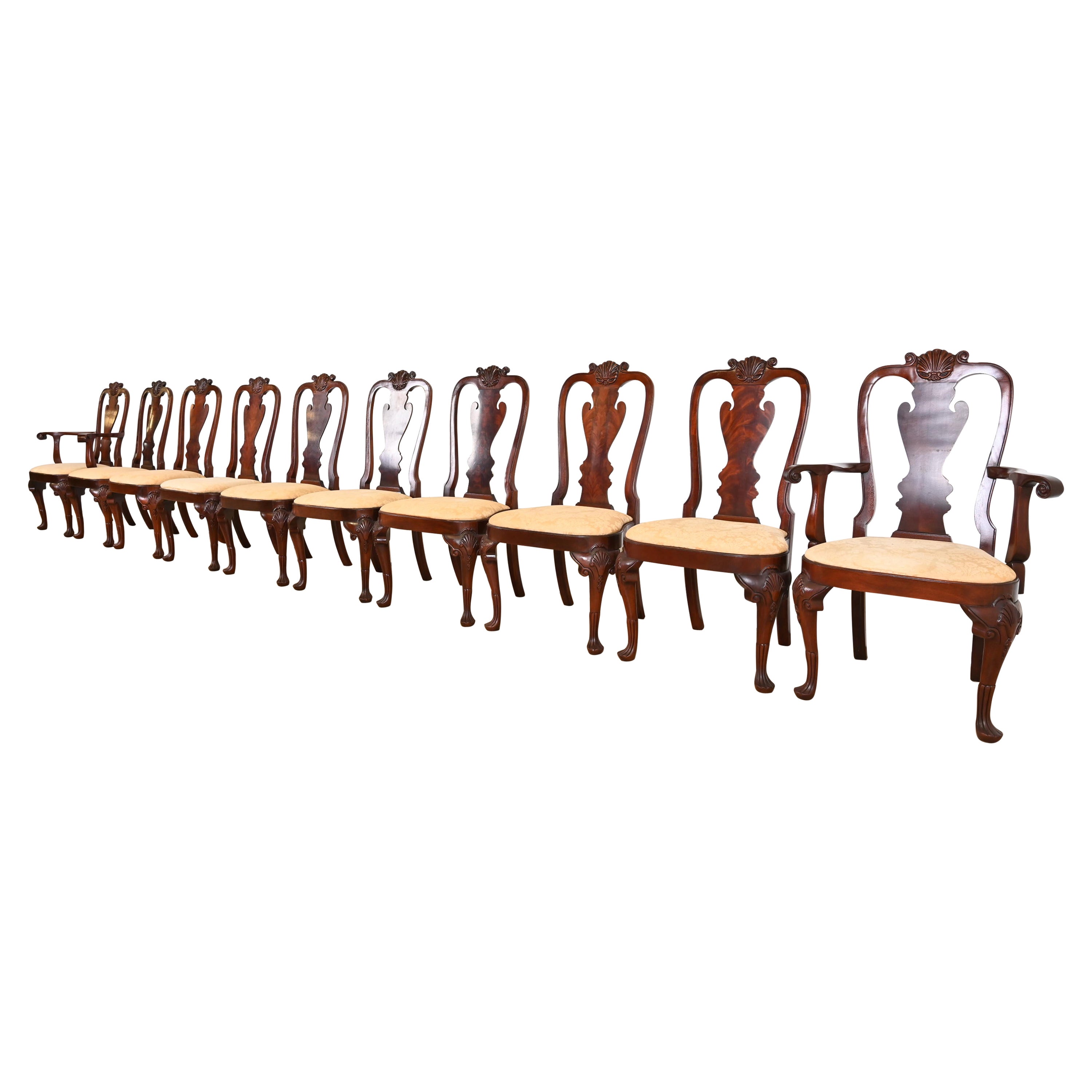 Chaises de salle à manger géorgiennes sculptées de la collection Winterthur de Kindel Furniture en vente