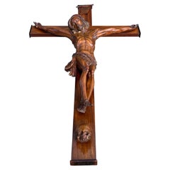 Grand crucifix d'église antique en bois de noyer sculpté à la main w. Sculpture du Corpus du Christ