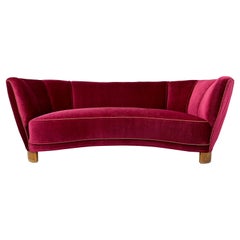 Gebogenes dänisches Sofa aus den 1940er Jahren