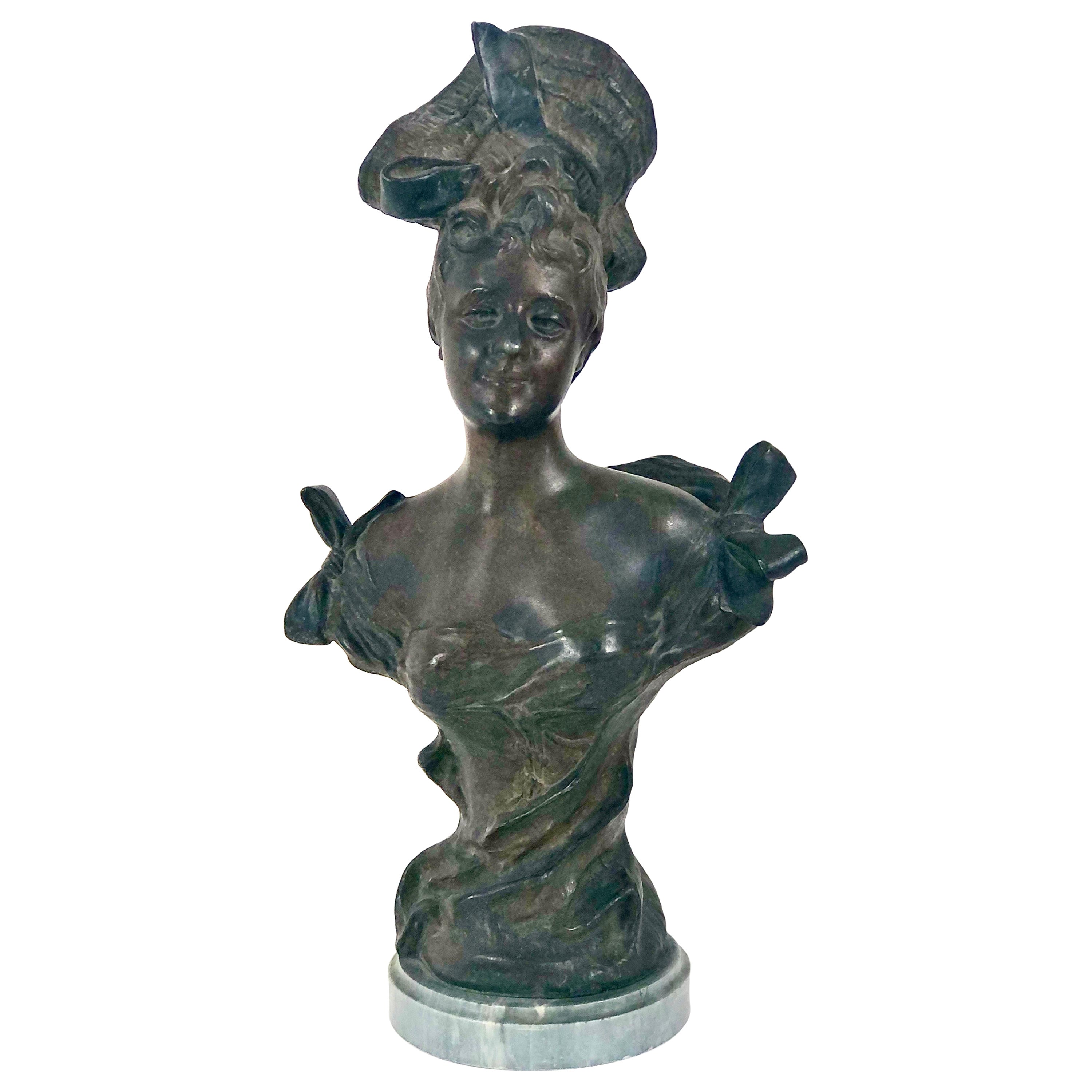 Busto francés antiguo de bronce patinado de mujer elegante